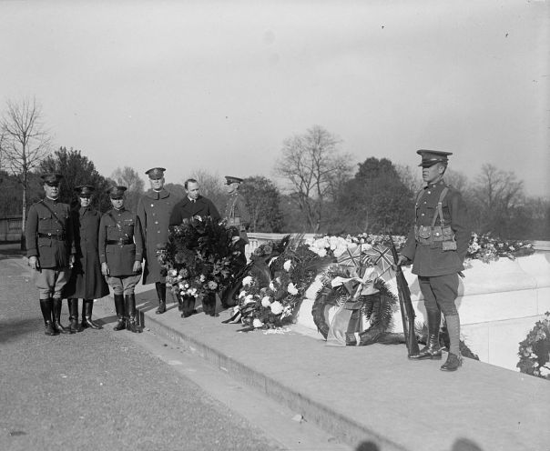 Army chaplains at the tomb of the unknown Soldier