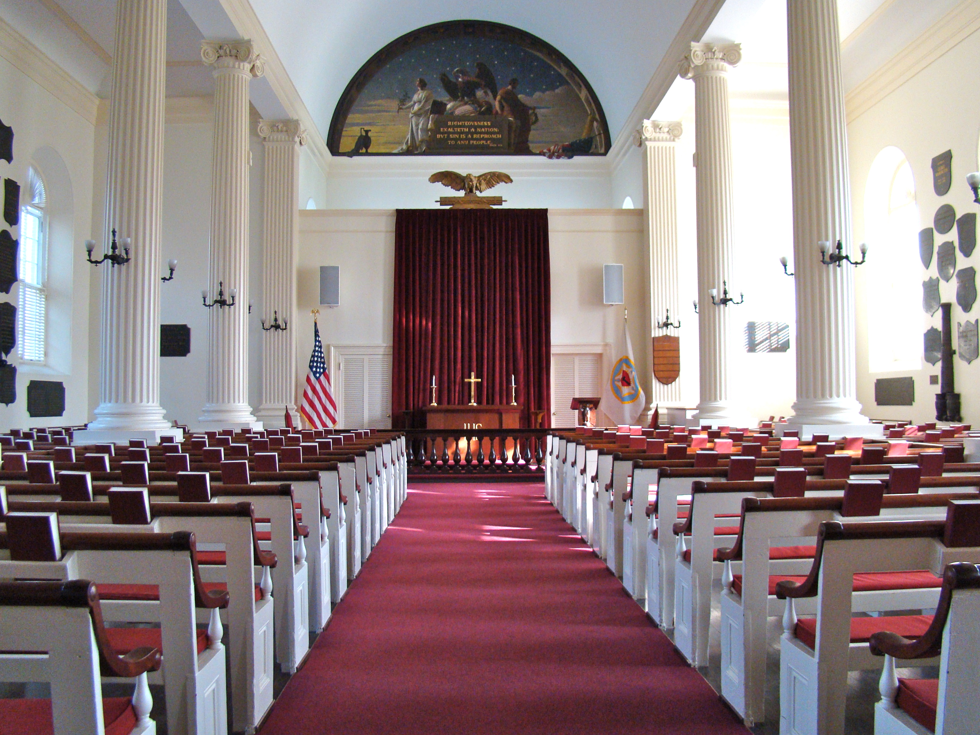 Chapel-Interior_of_Old_Cadet_Chapel,_West_Point,_NY_Apr_2010