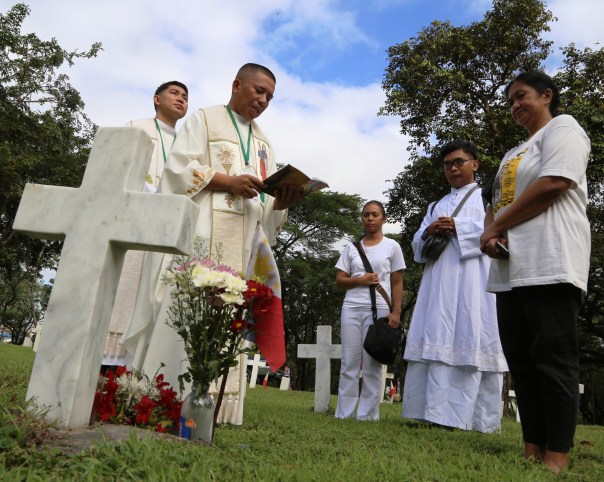 Chaplain-Philippine-Army-grave-1