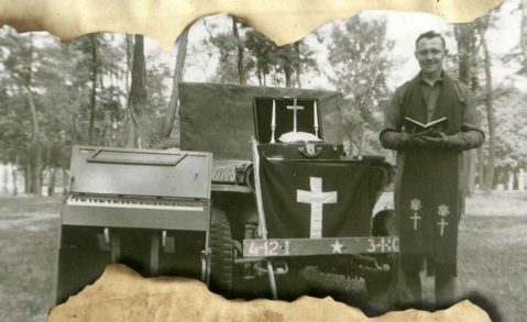 chaplain-george-w-knapp-kit-flag-organ-jeep